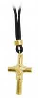 Croce in metallo dorato con cordoncino in caucciu - 3 cm