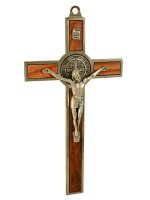 Croce di San Benedetto in legno d'ulivo con Gesù argentato - altezza 20 cm
