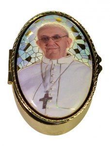 Copertina di 'Portarosario ovale in metallo "Papa Francesco" - dimensioni 6x4 cm'
