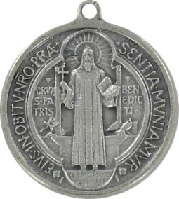 Copertina di 'Medaglia San Benedetto in metallo argentato ossidato - 3 cm'