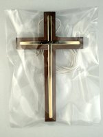 Immagine di 'Croce per Prima Comunione in legno scuro ed inserti dorati con laccio - dimensioni 10x6 cm'