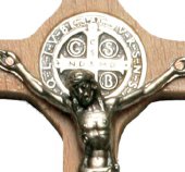 Immagine di 'Crocifisso San Benedetto in legno naturale con Cristo in metallo - 20 cm'