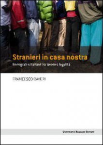 Copertina di 'Stranieri in casa nostra. Immigrati e italiani tra lavoro e legalit'