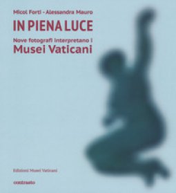Copertina di 'In piena luce. Nove fotografi interpretano i Musei Vaticani. Ediz. illustrata'