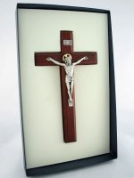 Immagine di 'Croce in legno di faggio con Cristo in metallo -  dimensioni 15x10 cm'