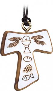 Copertina di 'Ciondolo con croce Tau in legno d'ulivo e simboli della Prima Comunione - altezza 4 cm'