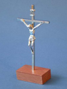 Copertina di 'Croce con base di legno'