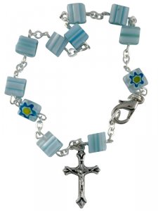 Copertina di 'Bracciale rosario con grani in vetro azzurri'