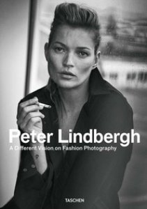 Copertina di 'Peter Lindbergh. A different vision on fashion photography. Catalogo della mostra (Torino, 07 ottobre 2017-04 febbraio 2018). Ediz. italiana, spagnola e inglese'