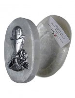 Immagine di 'Portarosario ovale in madreperla con placca sagomata in argento "Prima Comunione" - altezza 7 cm'