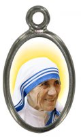 Medaglia Madre Teresa di Calcutta in metallo nichelato e resina - 2,5 cm
