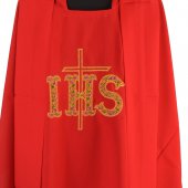 Immagine di 'Casula rossa con ricamo a croce e scritta "IHS"'