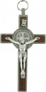 Copertina di 'Croce San Benedetto in legno naturale e metallo - 8 cm'