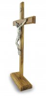 Immagine di 'Crocifisso da tavolo con base in legno ulivo con Cristo in metallo ossidato - 32 cm'
