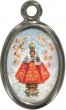 Medaglia Gesù Bambino di Praga in metallo nichelato e resina - 1,5 cm