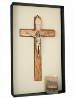 Immagine di 'Croce in legno d'ulivo con Cristo argentato - altezza 23 cm'