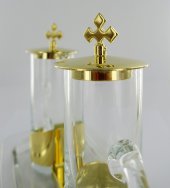 Immagine di 'Ampolline in vetro style con vassoio vetro e base dorata - 100 cc'