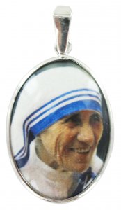 Copertina di 'Medaglia Madre Teresa di Calcutta in argento 925 e porcellana - 3 cm'