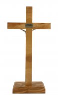 Immagine di 'Crocifisso da tavolo con base in legno ulivo con Cristo in metallo ossidato - 22 cm'