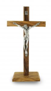 Copertina di 'Crocifisso da tavolo con base in legno ulivo con Cristo in metallo ossidato - 22 cm'