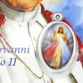 Immagine di 'Card  San Giovanni Paolo II con medaglia resinata Ges Misericordioso cm 5,5 x 8,5'