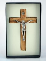 Immagine di 'Croce in legno d'ulivo con Cristo in metallo - dimensioni 15x9,5 cm'