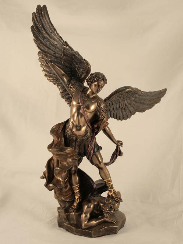Statua Arcangelo San Michele in resina bronzata, brunitura, in